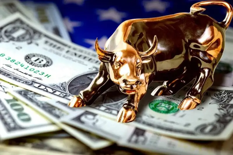 golden bull on dollars