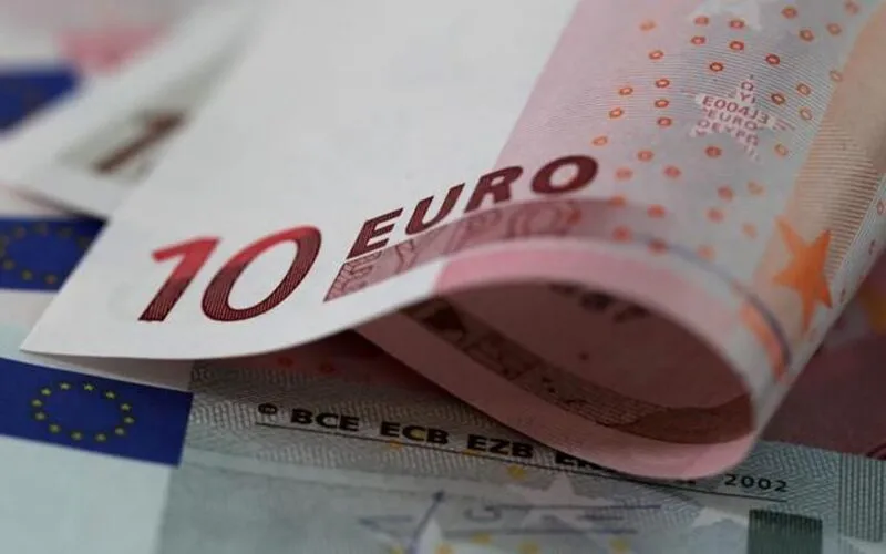 euro currency de-dollarization