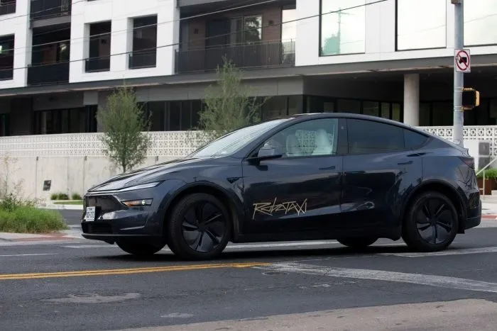 Tesla Robotaxi Safety, Autonomous Fleet & Stock Outlook