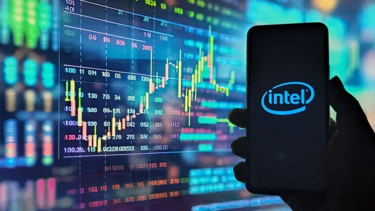Intel Stock Jumps 6% on $2B SoftBank Investment in AI Push