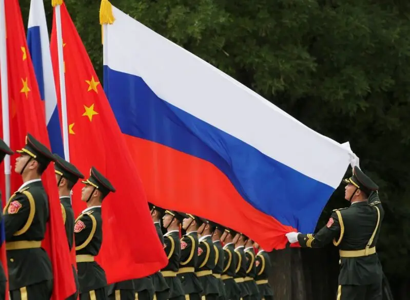 Chinese and russian soldiers with flags