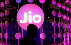 Jio Financial Shares Spike 2%: Rs 250 Target Next?