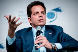 Bitcoin Plan: Scaramucci's 2% Strategy Criticized by Saylor