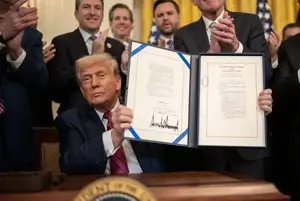 Trump Flags Supreme Court Tariff Case as Major Risk for Markets