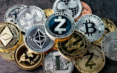 Altcoin Season Delayed: Analyst Reveals 3 to Hit ATH Soon