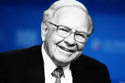 Everyone's Buying Tech Stocks, Warren Buffett Is Doing the Opposite