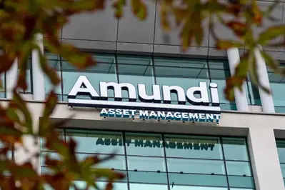$2.8T Giant Amundi Turns Cautious, Cuts US Dollar Exposure