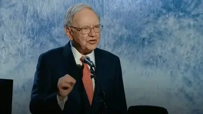 Warren Buffett Sends Clear 2026 Market Message as Risks Build